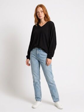 Feel the Piece Lightweight V-Neck Women’s Sweater